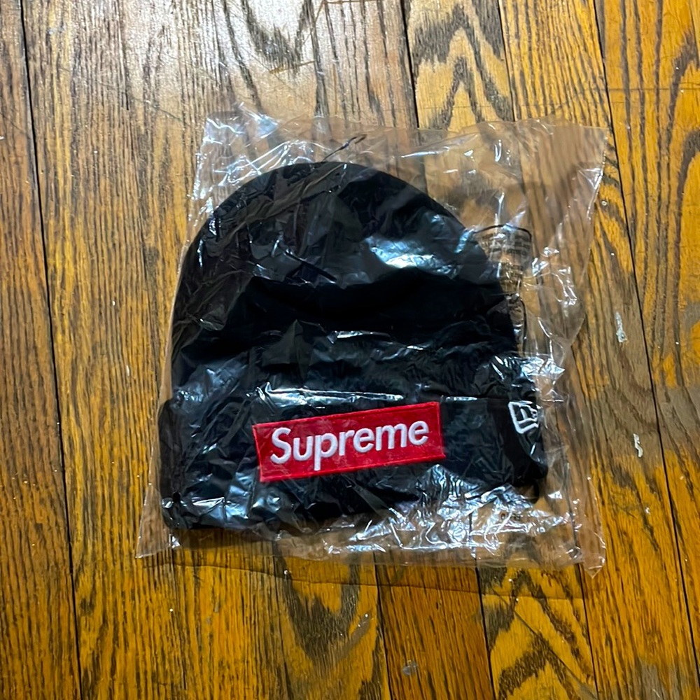 Supreme New Era® Box Logo Beanie